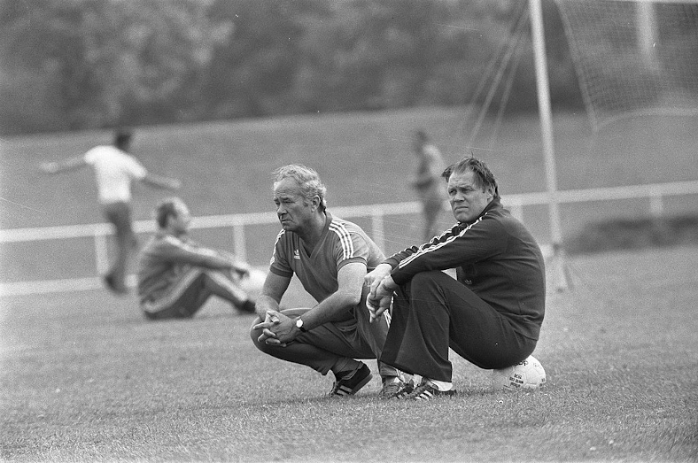 5 atributos que debe tener un entrenador de fútbol