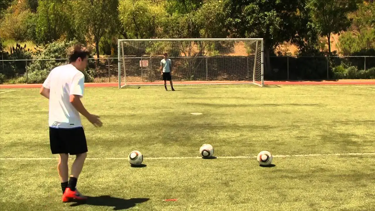 Cómo patear una pelota de fútbol: 3 técnicas básicas de pateo