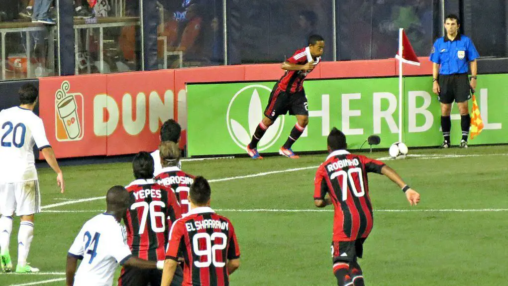 Defensa de tiros de esquina en fútbol para evitar goles fáciles